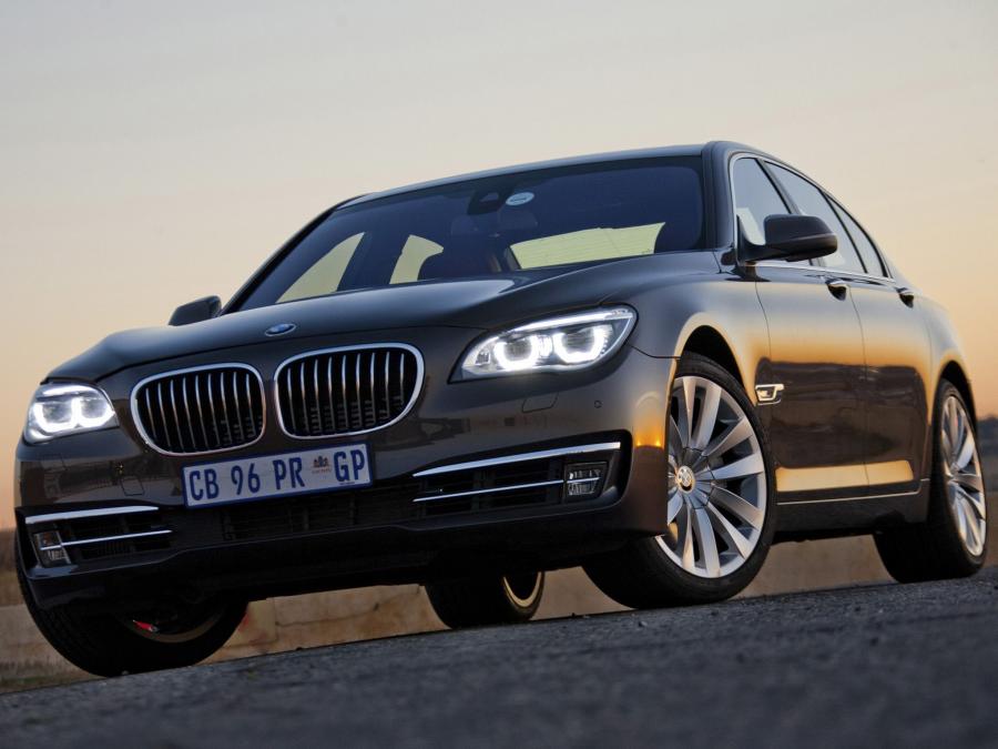  BMW 750i 2012 года  (ZA) (фото 9 из 15)